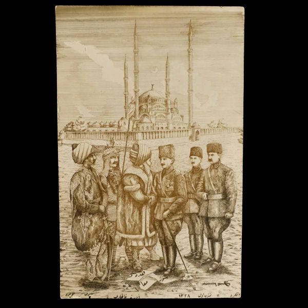 Fatih Sultan Mehmet, Alparslan ve Mimar Sinan´ı; Sevr Anlaşması´nı yırtıp atan Mustafa Kemal Atatürk, İsmet İnönü ve Fevzi Çakmak´ı Selimiye Camii önünde karşılayıp tebrik ederken gösteren mefkure kartpostalı, 9x14 cm...