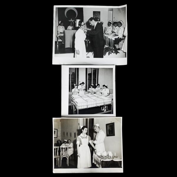 Bir hemşirenin terekesinden, ağırlıkla 1940 - 1960 yılları arasını kapsayan, öğrencilik ve meslek yaşamına ışık tutan 134 adet fotoğraf ve 6 adet belge lotu...