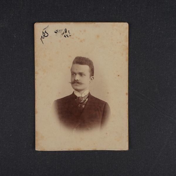 Vatan Şairi Namık Kemal´in oğlu, Servet-i Fünûn şairlerinden Ali Ekrem (Bolayır) Bey´in, ithaflı ve imzalı portre fotoğrafı, Photographie Phebus, Constantinople, 11x15 cm...
